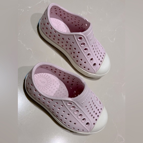 Kids milk pink/shell white Natives size C5. Hardly used, in Excellent condition. - Picture 8 of 9